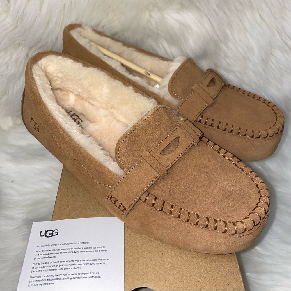 UGG Willow mocassin woman slippers size 10 chestnut New in box